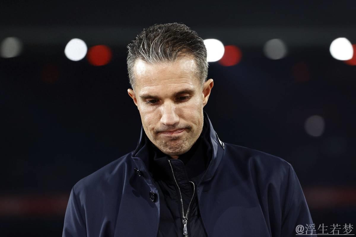 范佩西42岁执教首秀，19岁儿子1米86中锋首演吸引三万观众 ​​​​