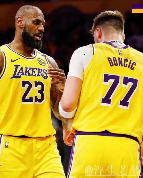 东契奇、詹姆斯和里夫斯组成三人组合,能否问鼎总冠军? 东契奇、詹姆斯和里夫斯组成三人组合,能否问鼎总冠军?